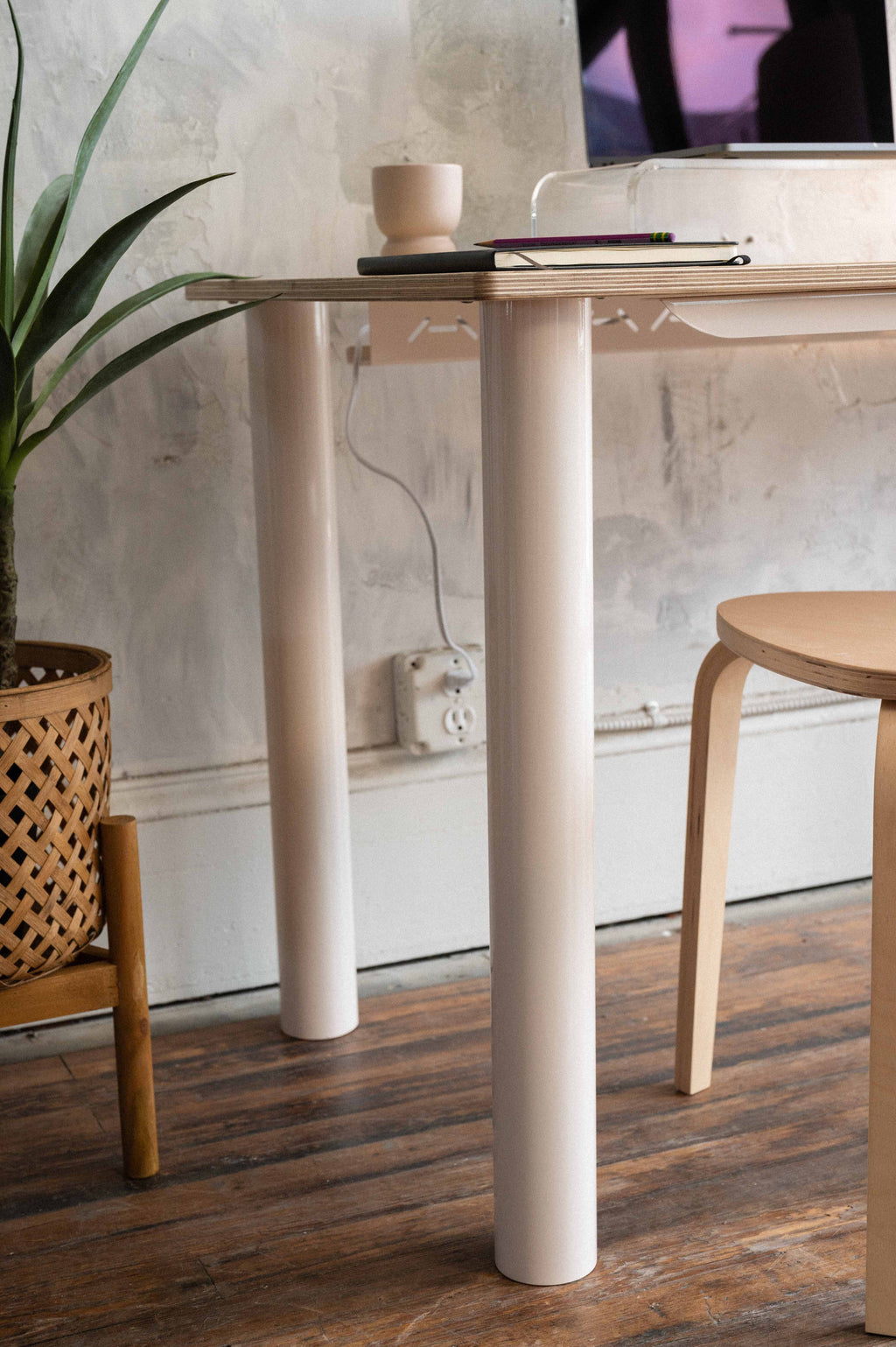 Cable Management Bar semi exact